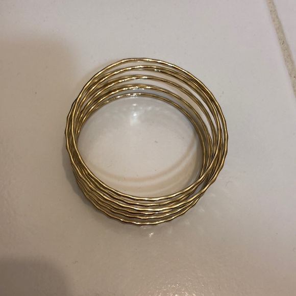Gold tone bangle - Picture 4 of 4